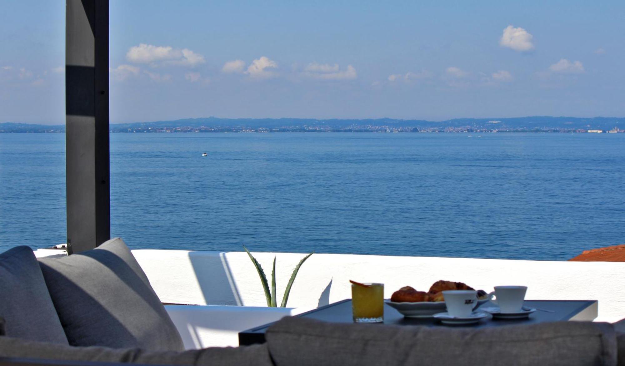 Appartamento Con Vista Mozzafiato Lazise Bagian luar foto